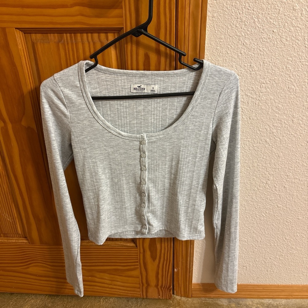 Hollister Women's Gray Button-Up Top